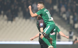 Έ&tau;&sigma;&iota; έ&phi;&tau;&alpha;&sigma;&epsilon; &sigma;&tau;&eta; &nu;ί&kappa;&eta; &omicron; &Pi;&alpha;&nu;&alpha;&theta;&eta;&nu;&alpha;ϊ&kappa;ό&sigmaf; (vid)