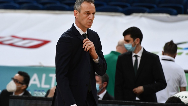 &Kappa;ά&tau;&alpha;&sigmaf;: &laquo;&Kappa;ά&pi;&omicron;&iota;&omicron;&iota; &pi;&alpha;ί&kappa;&tau;&epsilon;&sigmaf; &beta;&rho;ή&kappa;&alpha;&nu; &chi;&alpha;&rho;&alpha;&kappa;&tau;ή&rho;&alpha;&raquo;