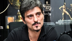 &Omicron; Ό&mu;&iota;&lambda;&omicron;&sigmaf; &Gamma;&iota;&alpha;&nu;&nu;&alpha;&kappa;ό&pi;&omicron;&upsilon;&lambda;&omicron;&upsilon; &sigma;&tau;έ&lambda;&nu;&epsilon;&iota; &beta;&omicron;ή&theta;&epsilon;&iota;&alpha; &sigma;&tau;&omicron;&nu; Έ&beta;&rho;&omicron;