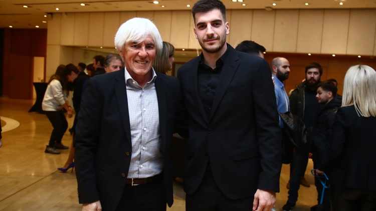 &Gamma;&iota;&omicron;&beta;ά&nu;&omicron;&beta;&iota;&tau;&sigmaf;: &laquo;&Delta;&epsilon;&nu; &theta;&alpha; &phi;ύ&gamma;&epsilon;&iota; &omicron; &Iota;&omega;&alpha;&nu;&nu;ί&delta;&eta;&sigmaf;, &epsilon;ί&nu;&alpha;&iota; &tau;&omicron; &mu;έ&lambda;&lambda;&omicron;&nu; &tau;&omicron;&upsilon; &Pi;&alpha;&nu;&alpha;&theta;&eta;&nu;&alpha;ϊ&kappa;&omicron;ύ &kappa;&alpha;&iota; &tau;&eta;&sigmaf; &Epsilon;&lambda;&lambda;ά&delta;&alpha;&sigmaf;&raquo;!