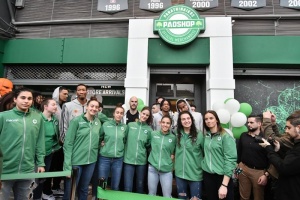Έ&gamma;&iota;&nu;&alpha;&nu; &tau;&alpha; &epsilon;&gamma;&kappa;&alpha;ί&nu;&iota;&alpha; &tau;&omicron;&upsilon; &nu;έ&omicron;&upsilon; PAOSHOP (pics)