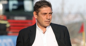 &Pi;&alpha;&nu;&tau;&epsilon;&lambda;ί&delta;&eta;&sigmaf;: &laquo;&Delta;ί&kappa;&alpha;&iota;&eta; &eta; &nu;ί&kappa;&eta; &mu;&alpha;&sigmaf;&raquo;