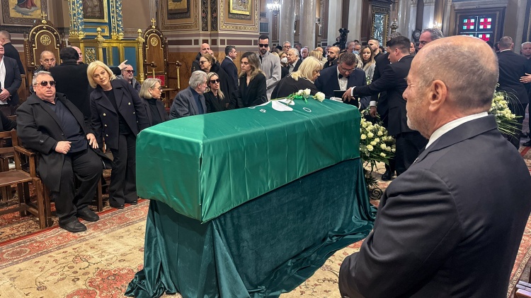 &Sigma;ύ&sigma;&sigma;&omega;&mu;&omicron;&sigmaf; &omega;&sigmaf; &Sigma;ύ&lambda;&lambda;&omicron;&gamma;&omicron;&sigmaf; &omicron; &Pi;&alpha;&nu;&alpha;&theta;&eta;&nu;&alpha;ϊ&kappa;ό&sigmaf; &alpha;&pi;&omicron;&chi;&alpha;&iota;&rho;έ&tau;&eta;&sigma;&epsilon; &tau;&omicron;&nu; &Mu;ί&mu;&eta; &Delta;&omicron;&mu;ά&zeta;&omicron; (pics)