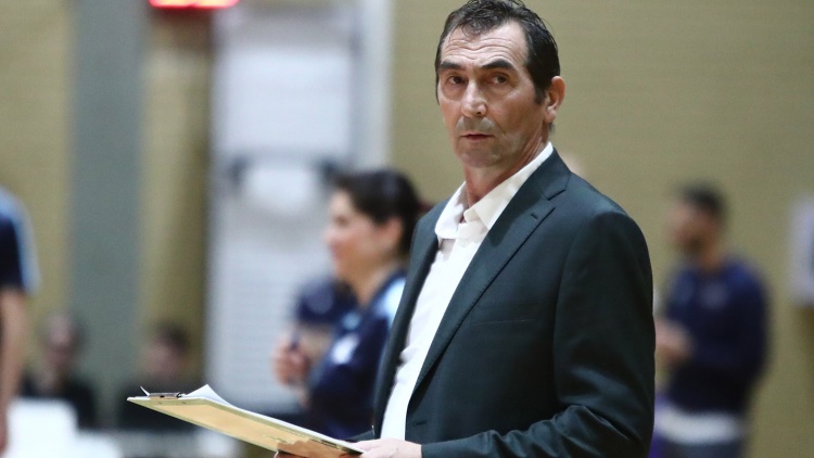 &Delta;&eta;&mu;ή&tau;&rho;&eta;&sigmaf; &Alpha;&nu;&delta;&rho;&epsilon;ό&pi;&omicron;&upsilon;&lambda;&omicron;&sigmaf;: &laquo;&Alpha;&pi;ό &tau;&omicron; &delta;&epsilon;ύ&tau;&epsilon;&rho;&omicron; &sigma;&epsilon;&tau; &kappa;&alpha;&iota; &mu;&epsilon;&tau;ά &beta;&gamma;ά&lambda;&alpha;&mu;&epsilon; &tau;&omicron; &delta;&upsilon;&nu;&alpha;&mu;&iota;&kappa;ό &mu;&alpha;&sigmaf; &pi;&nu;&epsilon;ύ&mu;&alpha;&raquo;