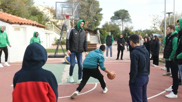 &Eta; &Kappa;&Alpha;&Epsilon; &Pi;&alpha;&nu;&alpha;&theta;&eta;&nu;&alpha;ϊ&kappa;ό&sigmaf; &delta;ί&pi;&lambda;&alpha; &sigma;&tau;&alpha; &Pi;&alpha;&iota;&delta;&iota;&kappa;ά &Chi;&omega;&rho;&iota;ά SOS