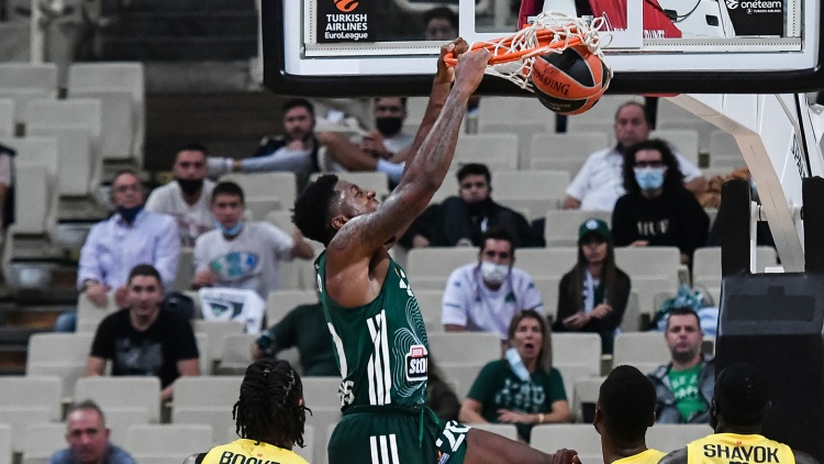 Euroleague: &Delta;&iota;&pi;&lambda;ό&sigmaf; &Pi;&alpha;&nu;&alpha;&theta;&eta;&nu;&alpha;ϊ&kappa;ό&sigmaf; &sigma;&tau;&omicron; Top-10 &mu;&epsilon; &tau;&iota;&sigmaf; &kappa;&alpha;&lambda;ύ&tau;&epsilon;&rho;&epsilon;&sigmaf; &phi;ά&sigma;&epsilon;&iota;&sigmaf; (vid)