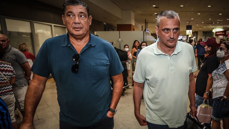 &Sigma;&tau;&eta;&nu; &Alpha;&theta;ή&nu;&alpha; &mu;&alpha;&zeta;ί &mu;&epsilon; &tau;&omicron;&nu; &Rho;&alpha;&zeta;&nu;ά&tau;&omicron;&beta;&iota;&tau;&sigmaf; &omicron; &Rho;ά&nu;&tau;&omicron;&nu;&iota;&tau;&sigmaf;