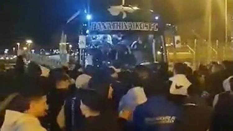 100 &omicron;&pi;&alpha;&delta;&omicron;ί &tau;&omicron;&upsilon; &Pi;&alpha;&nu;&alpha;&theta;&eta;&nu;&alpha;ϊ&kappa;&omicron;ύ &zeta;ή&tau;&eta;&sigma;&alpha;&nu; &Pi;&rho;&omega;&tau;ά&theta;&lambda;&eta;&mu;&alpha; &kappa;&alpha;&iota; &Kappa;ύ&pi;&epsilon;&lambda;&lambda;&omicron; (vids)