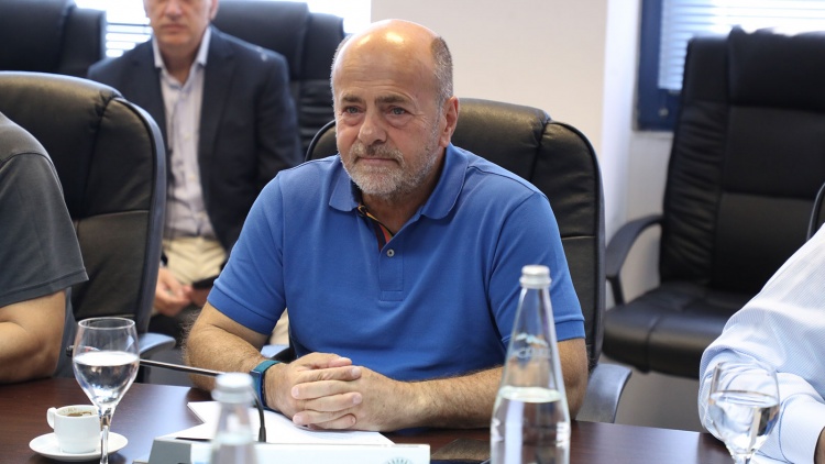 &Pi;&rho;ό&tau;&epsilon;&iota;&nu;&epsilon; &kappa;&alpha;&iota; &pi;ά&lambda;&iota; &tau;&eta; &delta;&eta;&mu;&iota;&omicron;&upsilon;&rho;&gamma;ί&alpha; &tau;&omicron;&upsilon; Super League TV &omicron; &Alpha;&lambda;&alpha;&phi;&omicron;ύ&zeta;&omicron;&sigmaf;