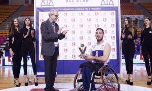 &laquo;&Pi;&rho;&alpha;&sigma;ί&nu;&iota;&sigma;&epsilon;&raquo; &tau;&omicron; All Star Game (pic)