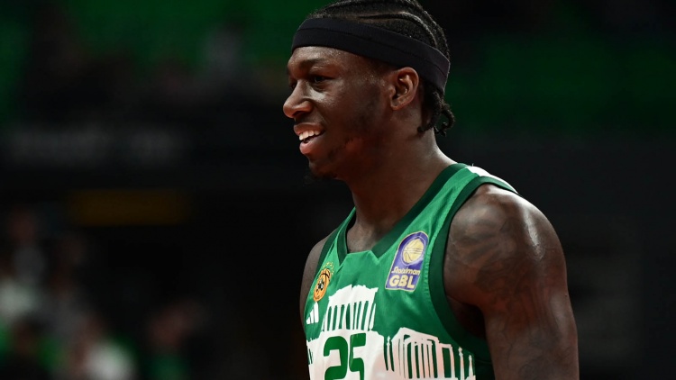 &Alpha;&phi;&iota;έ&rho;&omega;&mu;&alpha; &tau;&eta;&sigmaf; Euroleague &sigma;&tau;&omicron;&nu; &Kappa;έ&nu;&tau;&rho;&iota;&kappa; &Nu;&alpha;&nu; (vid)