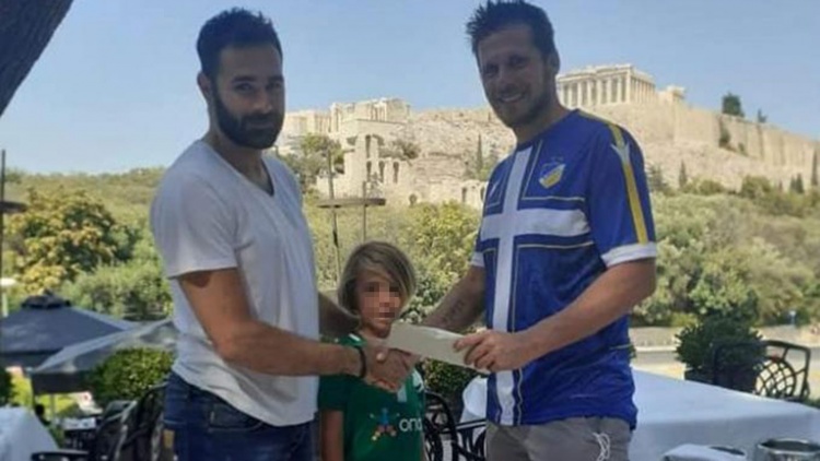 &Pi;&alpha;&rho;&alpha;&delta;ό&theta;&eta;&kappa;&epsilon; &eta; &chi;&omicron;&rho;&eta;&gamma;ί&alpha; &alpha;&pi;ό &tau;&eta;&nu; &Kappa;ύ&pi;&rho;&omicron; &sigma;&tau;&omicron;&nu; &Theta;&omicron;&delta;&omega;&rho;ή &Iota;&alpha;&kappa;&omega;&beta;ί&delta;&eta; (pic)