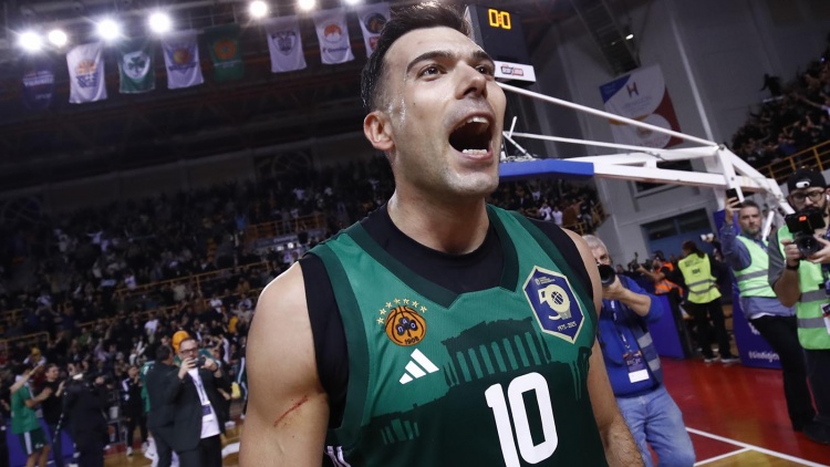 &Sigma;&lambda;&omicron;ύ&kappa;&alpha;&sigmaf;: &laquo;&Theta;έ&lambda;&alpha;&mu;&epsilon; ό&lambda;&omicron;&iota; &tau;&omicron;&nu; &tau;ί&tau;&lambda;&omicron; &epsilon;&kappa;&tau;ό&sigmaf; &alpha;&pi;ό &tau;&omicron;&nu; &kappa;ό&omicron;&upsilon;&tau;&sigmaf; - &Alpha;&pi;ό &alpha;ύ&rho;&iota;&omicron; &tau;&omicron; &xi;&epsilon;&chi;&nu;ά&mu;&epsilon; &kappa;&alpha;&iota; &sigma;&upsilon;&nu;&epsilon;&chi;ί&zeta;&omicron;&upsilon;&mu;&epsilon; &sigma;&tau;&eta;&nu; &Epsilon;&upsilon;&rho;&omega;&lambda;ί&gamma;&kappa;&alpha;&raquo;