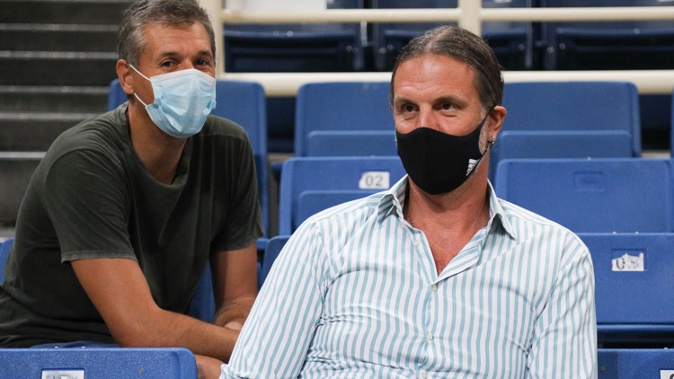 &Delta;&iota;&alpha;&mu;&alpha;&nu;&tau;ί&delta;&eta;&sigmaf;-&Alpha;&lambda;&beta;έ&rho;&tau;&eta;&sigmaf;: &laquo;&Epsilon;&nu;&omega;&mu;έ&nu;&omicron;&iota; &theta;&alpha; &tau;&alpha; &kappa;&alpha;&tau;&alpha;&phi;έ&rho;&omicron;&upsilon;&mu;&epsilon;&raquo; (vids)