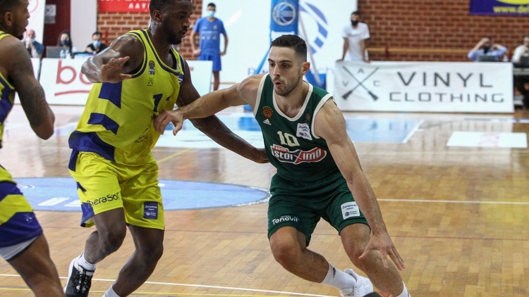 &Mu;&epsilon; &Lambda;&alpha;ύ&rho;&iota;&omicron; &sigma;&tau;&alpha; &eta;&mu;&iota;&tau;&epsilon;&lambda;&iota;&kappa;ά &tau;&omicron;&upsilon; Super Cup &omicron; &Pi;&alpha;&nu;&alpha;&theta;&eta;&nu;&alpha;ϊ&kappa;ό&sigmaf;