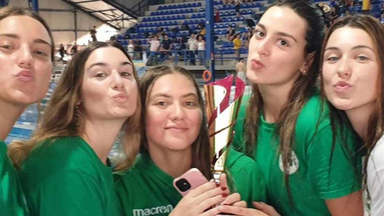 &Pi;ή&rho;&alpha;&nu; &tau;&omicron; &pi;&rho;&omega;&tau;ά&theta;&lambda;&eta;&mu;&alpha; &kappa;&omicron;&lambda;ύ&mu;&beta;&eta;&sigma;&eta;&sigmaf; &omicron;&iota; &Nu;έ&epsilon;&sigmaf; &Gamma;&upsilon;&nu;&alpha;ί&kappa;&epsilon;&sigmaf; &tau;&omicron;&upsilon; &Pi;&alpha;&nu;&alpha;&theta;&eta;&nu;&alpha;ϊ&kappa;&omicron;ύ