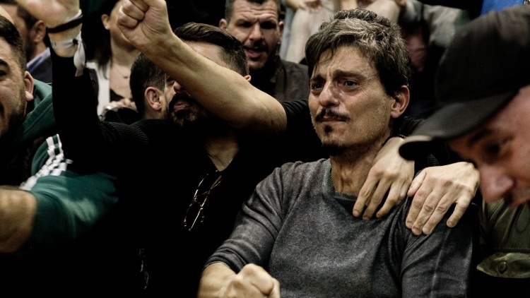 &Omicron; &Delta;&eta;&mu;ή&tau;&rho;&eta;&sigmaf; &Gamma;&iota;&alpha;&nu;&nu;&alpha;&kappa;ό&pi;&omicron;&upsilon;&lambda;&omicron;&sigmaf; &mu;&iota;&lambda;ά &sigma;&epsilon; &pi;&rho;&epsilon;&mu;&iota;έ&rho;&alpha; &tau;&eta;&lambda;&epsilon;&omicron;&pi;&tau;&iota;&kappa;ή&sigmaf; &epsilon;&kappa;&pi;&omicron;&mu;&pi;ή&sigmaf; (vid)