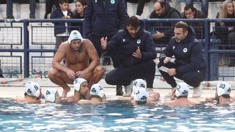 &Pi;&alpha;&nu;&alpha;&theta;&eta;&nu;&alpha;ϊ&kappa;ό&sigmaf; - &Alpha;&Epsilon;&Kappa;: &Gamma;&iota;&alpha; &tau;&eta; &nu;ί&kappa;&eta; &kappa;&alpha;&iota; &tau;&eta;&nu; &pi;&rho;ό&kappa;&rho;&iota;&sigma;&eta; &omicron;&iota; &laquo;&pi;&rho;ά&sigma;&iota;&nu;&omicron;&iota;&raquo;