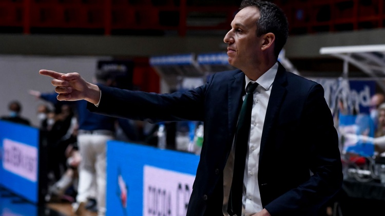 &Kappa;ά&tau;&alpha;&sigmaf;: &laquo;&Eta; ά&mu;&upsilon;&nu;&alpha; ή&tau;&alpha;&nu; &tau;&omicron; &pi;&iota;&omicron; &sigma;&eta;&mu;&alpha;&nu;&tau;&iota;&kappa;ό &sigma;&eta;&mu;&epsilon;ί&omicron; &tau;&omicron;&upsilon; &pi;&alpha;&iota;&chi;&nu;&iota;&delta;&iota;&omicron;ύ &mu;&alpha;&sigmaf;&raquo;