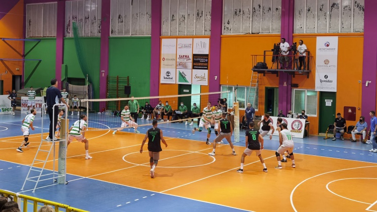 &Delta;&epsilon;&nu; &delta;&upsilon;&sigma;&kappa;&omicron;&lambda;&epsilon;ύ&tau;&eta;&kappa;&epsilon; &kappa;ό&nu;&tau;&rho;&alpha; &sigma;&tau;&eta;&nu; &Kappa;&alpha;&lambda;&alpha;&mu;ά&tau;&alpha; 80' &omicron; &Pi;&alpha;&nu;&alpha;&theta;&eta;&nu;&alpha;ϊ&kappa;ό&sigmaf;