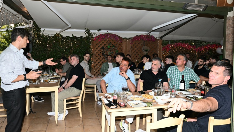 &Pi;&alpha;&nu;&alpha;&theta;&eta;&nu;&alpha;ϊ&kappa;ό &delta;&epsilon;ί&pi;&nu;&omicron; &epsilon;&nu;ό&psi;&epsilon;&iota; Final Four (pics)