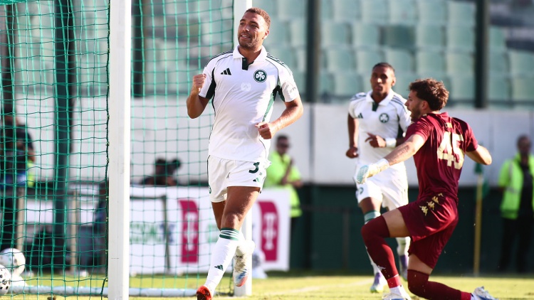 &Mu;&epsilon; &tau;&omicron; &laquo;&delta;&epsilon;&xi;ί&raquo; &sigma;&tau;&omicron; &Kappa;ύ&pi;&epsilon;&lambda;&lambda;&omicron; &omicron; &Pi;&alpha;&nu;&alpha;&theta;&eta;&nu;&alpha;ϊ&kappa;ό&sigmaf;, 1-0 &tau;&eta;&nu; Athens Kallithea