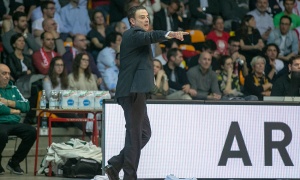 &Pi;&iota;&tau;ί&nu;&omicron;: &laquo;&Lambda;ί&gamma;&omicron;&iota; &pi;&alpha;ί&zeta;&omicron;&upsilon;&nu; &sigma;&alpha;&nu; &tau;&omicron;&nu; &Kappa;&alpha;&lambda;ά&theta;&eta;, &upsilon;&pi;&omicron;&tau;&iota;&mu;&eta;&mu;έ&nu;&omicron;&sigmaf; &omicron; &Tau;ό&mu;&alpha;&sigmaf;&raquo;