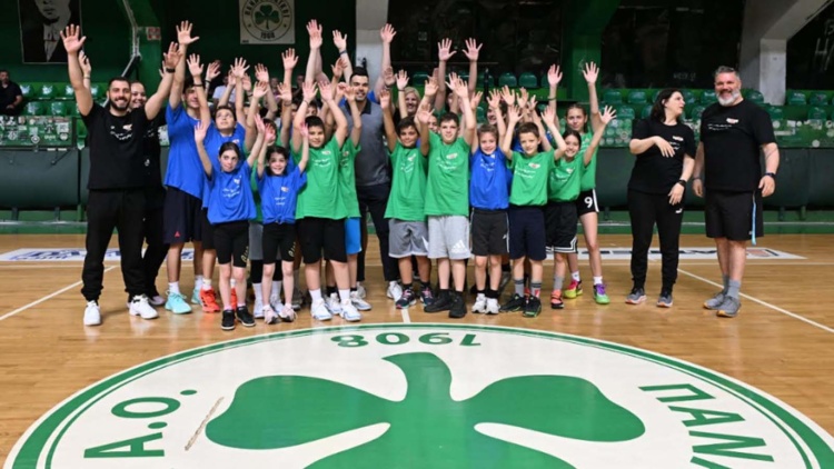 &Sigma;&tau;&eta; &Lambda;&epsilon;&omega;&phi;ό&rho;&omicron; &mu;&epsilon; &tau;&iota;&sigmaf; &Kappa;&alpha;&pi;&omicron;&gamma;&iota;ά&nu;&nu;&eta; &kappa;&alpha;&iota; &Lambda;ύ&mu;&omicron;&upsilon;&rho;&alpha; &omicron; &Sigma;&lambda;&omicron;ύ&kappa;&alpha;&sigmaf; (pics)