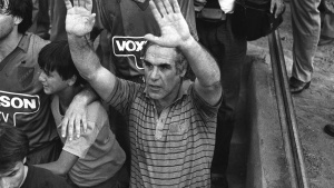&laquo;&Alpha;&pi;&omicron;&chi;&alpha;&iota;&rho;έ&tau;&eta;&sigma;&epsilon;&raquo; &tau;&omicron;&nu; &Nu;ί&kappa;&omicron; &Alpha;&lambda;έ&phi;&alpha;&nu;&tau;o &eta; &Pi;&Alpha;&Epsilon; &Pi;&alpha;&nu;&alpha;&theta;&eta;&nu;&alpha;ϊ&kappa;ό&sigmaf; (pic)