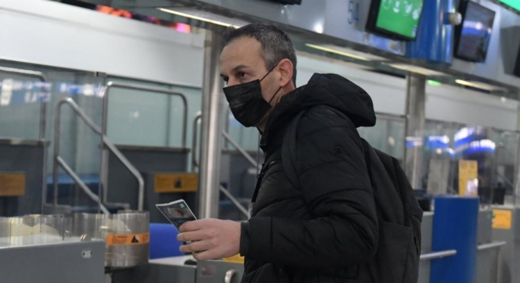 &Kappa;ά&tau;&alpha;&sigmaf;: &laquo;&Mu;&eta; &phi;&omicron;&rho;&tau;ώ&sigma;&omicron;&upsilon;&mu;&epsilon; &mu;&epsilon; &beta;ά&rho;&omicron;&sigmaf; &tau;&omicron;&nu; &Chi;&epsilon;&zeta;ό&nu;&iota;&alpha; - &Delta;&epsilon;&nu; &epsilon;ί&mu;&alpha;&sigma;&tau;&epsilon; &sigma;&epsilon; &tau;&omicron;&pi; &phi;ό&rho;&mu;&alpha;&raquo;