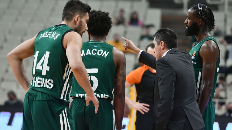 &Mu;&epsilon; 10 &pi;&alpha;ί&kappa;&tau;&epsilon;&sigmaf; &kappa;ό&nu;&tau;&rho;&alpha; &sigma;&tau;&eta; &Rho;&epsilon;ά&lambda; &omicron; &Pi;&alpha;&nu;&alpha;&theta;&eta;&nu;&alpha;ϊ&kappa;ό&sigmaf;