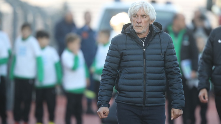 &Gamma;&iota;&omicron;&beta;ά&nu;&omicron;&beta;&iota;&tau;&sigmaf;: &laquo;&Mu;&epsilon; &pi;&rho;&omicron;&beta;&lambda;&eta;&mu;&alpha;&tau;ί&zeta;&epsilon;&iota; &eta; &epsilon;&iota;&kappa;ό&nu;&alpha; &tau;&eta;&sigmaf; &omicron;&mu;ά&delta;&alpha;&sigmaf; - &Pi;&rho;έ&pi;&epsilon;&iota; &nu;&alpha; &beta;&rho;&omicron;ύ&mu;&epsilon; &tau;&iota;&sigmaf; &lambda;ύ&sigma;&epsilon;&iota;&sigmaf;&raquo;