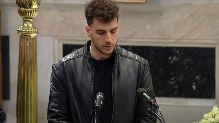 &Iota;&omega;&alpha;&nu;&nu;ί&delta;&eta;&sigmaf;: &laquo;&Omicron; &Delta;&omicron;&mu;ά&zeta;&omicron;&sigmaf; &epsilon;&nu;έ&pi;&nu;&epsilon;&upsilon;&sigma;&epsilon; &tau;&omicron;&upsilon;&sigmaf; &nu;έ&omicron;&upsilon;&sigmaf; &nu;&alpha; &alpha;&gamma;&alpha;&pi;ή&sigma;&omicron;&upsilon;&nu; &tau;&omicron; &pi;&omicron;&delta;ό&sigma;&phi;&alpha;&iota;&rho;&omicron;&raquo; (vid)