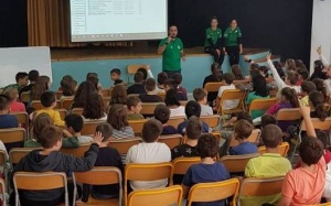 &Kappa;&omicron;&nu;&tau;ά &sigma;&tau;&alpha; &mu;&iota;&kappa;&rho;ά &pi;&alpha;&iota;&delta;&iota;ά &omicron; &Pi;&alpha;&nu;&alpha;&theta;&eta;&nu;&alpha;ϊ&kappa;ό&sigmaf;