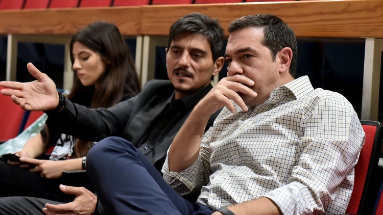 &Tau;&sigma;ί&pi;&rho;&alpha;&sigmaf; &gamma;&iota;&alpha; &Gamma;&omicron;&upsilon;έ&mu;&pi;&lambda;&epsilon;ϊ: &laquo;&Kappa;&alpha;&mu;ί&alpha; &upsilon;&pi;έ&rho;&beta;&alpha;&sigma;&eta; &delta;&epsilon;&nu; &epsilon;ί&nu;&alpha;&iota; &alpha;&nu;έ&phi;&iota;&kappa;&tau;&eta;&raquo; (pic)