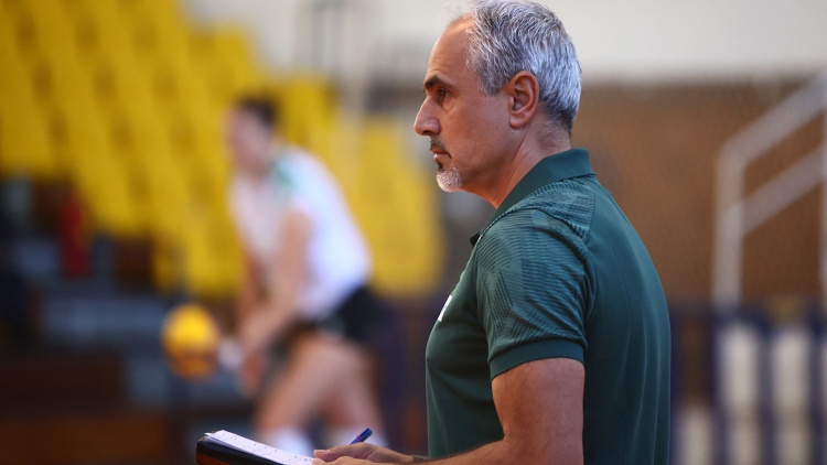 &Kappa;&alpha;&lambda;&mu;&alpha;&zeta;ί&delta;&eta;&sigmaf;: &laquo;&Kappa;ά&nu;&alpha;&mu;&epsilon; &sigma;&omicron;&beta;&alpha;&rho;ό &pi;&alpha;&iota;&chi;&nu;ί&delta;&iota;&raquo;
