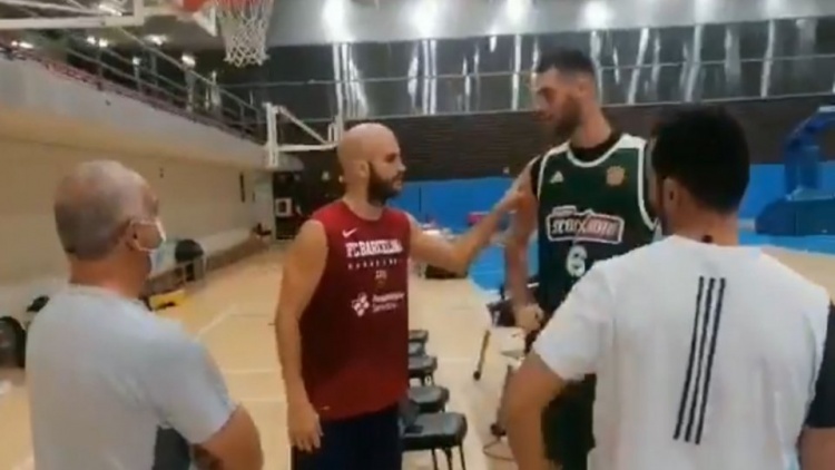 &Sigma;&upsilon;&nu;&alpha;&nu;&tau;ή&theta;&eta;&kappa;&epsilon; &mu;&epsilon; &tau;&omicron;&upsilon;&sigmaf; &pi;&alpha;&lambda;&iota;&omicron;ύ&sigmaf; &sigma;&upsilon;&mu;&pi;&alpha;ί&kappa;&tau;&epsilon;&sigmaf; &tau;&omicron;&upsilon; &kappa;&alpha;&iota; &tau;&omicron;&nu; &Beta;ό&beta;&omicron;&rho;&alpha; &omicron; &Kappa;&alpha;&lambda;ά&theta;&eta;&sigmaf; (vid)