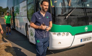 &Eta; &laquo;&pi;&rho;ά&sigma;&iota;&nu;&eta;&raquo; &pi;&omicron;&lambda;&iota;&tau;&iota;&kappa;ή &sigma;&tau;&iota;&sigmaf; &alpha;&nu;&alpha;&pi;&rho;&omicron;&sigma;&alpha;&rho;&mu;&omicron;&gamma;έ&sigmaf; &sigma;&upsilon;&mu;&beta;&omicron;&lambda;&alpha;ί&omega;&nu;