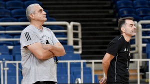 &laquo;&Epsilon;&xi;&alpha;&iota;&rho;&epsilon;&tau;&iota;&kappa;ή &omicron;&mu;ά&delta;&alpha; &eta; &Epsilon;&phi;έ&sigmaf;, &nu;&alpha; &pi;ά&rho;&omicron;&upsilon;&mu;&epsilon; &tau;&omicron; &mu;&alpha;&tau;&sigmaf;&raquo;