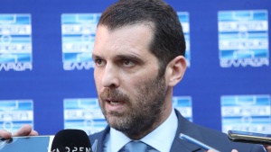 &Mu;&pi;&omicron;&upsilon;&tau;&sigma;&iota;&kappa;ά&rho;&eta;&sigmaf;: &laquo;&Nu;&alpha; &alpha;&phi;ή&sigma;&omicron;&upsilon;&mu;&epsilon; &tau;&iota;&sigmaf; &alpha;&nu;&tau;&iota;&pi;&alpha;&rho;&alpha;&theta;έ&sigma;&epsilon;&iota;&sigmaf; &kappa;&alpha;&iota; &tau;&eta;&nu; &omicron;&pi;&alpha;&delta;&iota;&kappa;ή &tau;&omicron;&xi;&iota;&kappa;ό&tau;&eta;&tau;&alpha;&raquo;
