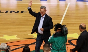 &Beta;&alpha;&zeta;έ&chi;&alpha;: &laquo;&Pi;&rho;έ&pi;&epsilon;&iota; ό&lambda;&omicron;&iota; &nu;&alpha; &sigma;&tau;&eta;&rho;ί&xi;&omicron;&upsilon;&mu;&epsilon; &tau;&omicron; PAO Alive&raquo;