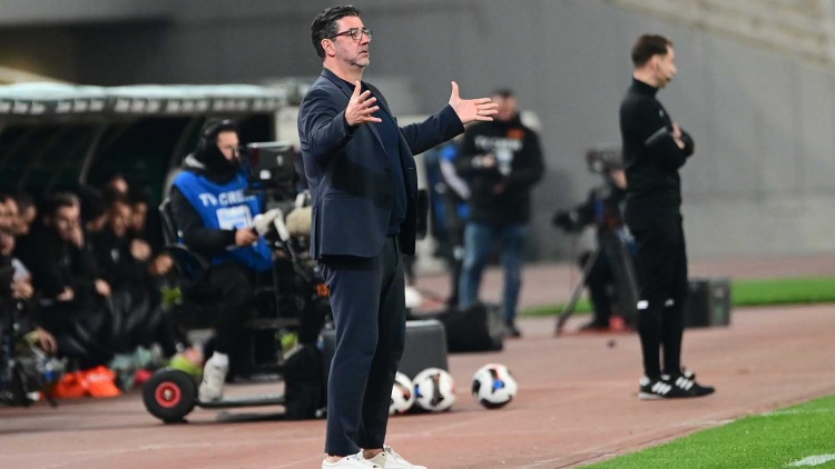 &Beta;&iota;&tau;ό&rho;&iota;&alpha;: &laquo;&Delta;&epsilon; &mu;&epsilon; &nu;&omicron;&iota;ά&zeta;&epsilon;&iota; &pi;&omicron;&upsilon; &epsilon;ί&mu;&alpha;&sigma;&tau;&epsilon; &pi;&rho;ώ&tau;&omicron;&iota;, &mu;&epsilon; &nu;&omicron;&iota;ά&zeta;&epsilon;&iota; &nu;&alpha; &pi;&alpha;ί&rho;&nu;&omicron;&upsilon;&mu;&epsilon; &nu;ί&kappa;&epsilon;&sigmaf;&raquo;