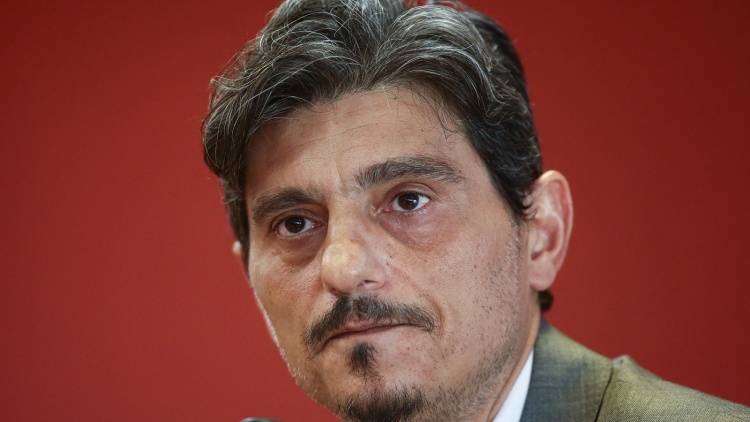 &Delta;. &Gamma;&iota;&alpha;&nu;&nu;&alpha;&kappa;ό&pi;&omicron;&upsilon;&lambda;&omicron;&sigmaf;: &laquo;&Delta;&epsilon;&nu; &alpha;&nu;ή&kappa;&omega; &sigma;&tau;&omicron; &alpha;&nu;&tau;&iota;&epsilon;&mu;&beta;&omicron;&lambda;&iota;&alpha;&sigma;&tau;&iota;&kappa;ό &kappa;ί&nu;&eta;&mu;&alpha;&raquo;