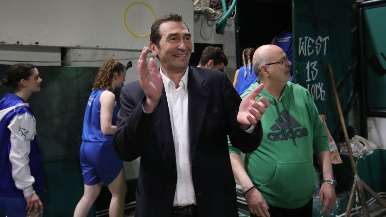 &Alpha;&nu;&delta;&rho;&epsilon;ό&pi;&omicron;&upsilon;&lambda;&omicron;&sigmaf;: &laquo;&Theta;έ&lambda;&omicron;&upsilon;&mu;&epsilon; &nu;&alpha; &delta;&omicron;ύ&mu;&epsilon; &kappa;ά&pi;&omicron;&iota;&alpha; &sigma;&tau;&iota;&gamma;&mu;ή έ&nu;&alpha; &gamma;&epsilon;&mu;ά&tau;&omicron; &Omicron;&Alpha;&Kappa;&Alpha; &gamma;&iota;&alpha; &tau;&eta;&nu; &omicron;&mu;ά&delta;&alpha; &tau;&omicron;&upsilon; &beta;ό&lambda;&epsilon;ϋ&raquo;