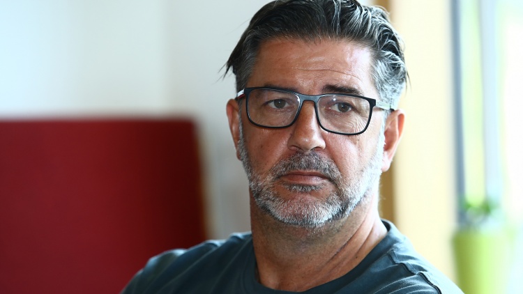 &Beta;&iota;&tau;ό&rho;&iota;&alpha;: &laquo;Ό&pi;&omicron;&iota;&omicron;&sigmaf; έ&rho;&chi;&epsilon;&tau;&alpha;&iota; &sigma;&tau;&omicron;&nu; &Pi;&alpha;&nu;&alpha;&theta;&eta;&nu;&alpha;ϊ&kappa;ό &pi;&rho;έ&pi;&epsilon;&iota; &nu;&alpha; &theta;έ&lambda;&epsilon;&iota; &nu;&alpha; &kappa;&alpha;&tau;&alpha;&kappa;&tau;ή&sigma;&epsilon;&iota; &pi;&rho;ά&gamma;&mu;&alpha;&tau;&alpha; - &Phi;&tau;&iota;ά&chi;&nu;&omicron;&upsilon;&mu;&epsilon; ό&lambda;&omicron;&iota; &mu;&alpha;&zeta;ί &tau;&eta;&nu; &omicron;&rho;&chi;ή&sigma;&tau;&rho;&alpha;&raquo;