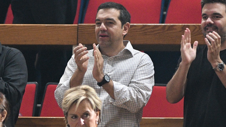 &Tau;&sigma;ί&pi;&rho;&alpha;&sigmaf;: &laquo;&Sigma;&tau;&omicron; &pi;&omicron;&delta;ό&sigma;&phi;&alpha;&iota;&rho;&omicron; έ&chi;&omicron;&upsilon;&mu;&epsilon; &nu;&alpha; &delta;&omicron;ύ&mu;&epsilon; &pi;&rho;&omega;&tau;ά&theta;&lambda;&eta;&mu;&alpha;...&raquo; (vid)