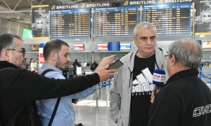 &Pi;&epsilon;&delta;&omicron;&upsilon;&lambda;ά&kappa;&eta;&sigmaf;: &laquo;&Delta;ύ&sigma;&kappa;&omicron;&lambda;&eta; &eta; &alpha;&pi;&omicron;&sigma;&tau;&omicron;&lambda;ή &mu;&epsilon; &Chi;ί&mu;&kappa;&iota;&raquo;