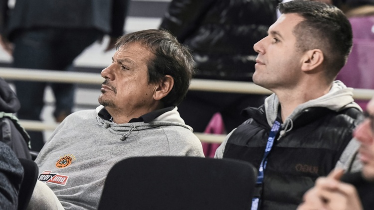 &Sigma;ά&nu;&iota; &Mu;&pi;&epsilon;&tau;&sigma;ί&rho;&omicron;&beta;&iota;&tau;&sigmaf;: &laquo;&Omicron; Ά&tau;&alpha;&mu;&alpha;&nu;, &omicron; &tau;ί&tau;&lambda;&omicron;&sigmaf; &kappa;&alpha;&iota; &omicron; &Kappa;έ&nu;&tau;&rho;&iota;&kappa; &Nu;&alpha;&nu; &ndash; &Mu;&iota;&alpha; &iota;&sigma;&tau;&omicron;&rho;ί&alpha; &gamma;&iota;&alpha; &tau;&alpha;&iota;&nu;ί&alpha; &sigma;&tau;&omicron;&nu; &Pi;&alpha;&nu;&alpha;&theta;&eta;&nu;&alpha;ϊ&kappa;ό&raquo;