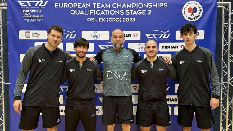&Nu;ί&kappa;&eta; &mu;&epsilon; &Pi;&alpha;&nu;&alpha;&theta;&eta;&nu;&alpha;ϊ&kappa;ή &sigma;&upsilon;&mu;&mu;&epsilon;&tau;&omicron;&chi;ή &eta; &Epsilon;&theta;&nu;&iota;&kappa;ή &pi;&iota;&nu;&gamma;&kappa; &pi;&omicron;&nu;&gamma;&kappa;