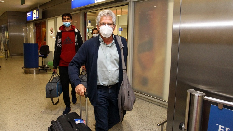 &Sigma;&tau;&eta;&nu; &Alpha;&theta;ή&nu;&alpha; &gamma;&iota;&alpha; &tau;&omicron;&nu; &Pi;&alpha;&nu;&alpha;&theta;&eta;&nu;&alpha;ϊ&kappa;ό &omicron; &Mu;&pi;ό&lambda;&omicron;&nu;&iota;
